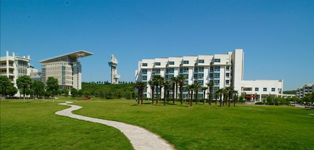 南京师范大学 - 2025年 面向香港、澳门、台湾地区、华侨招生简章